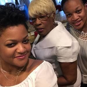 Meet your Posher, Holley